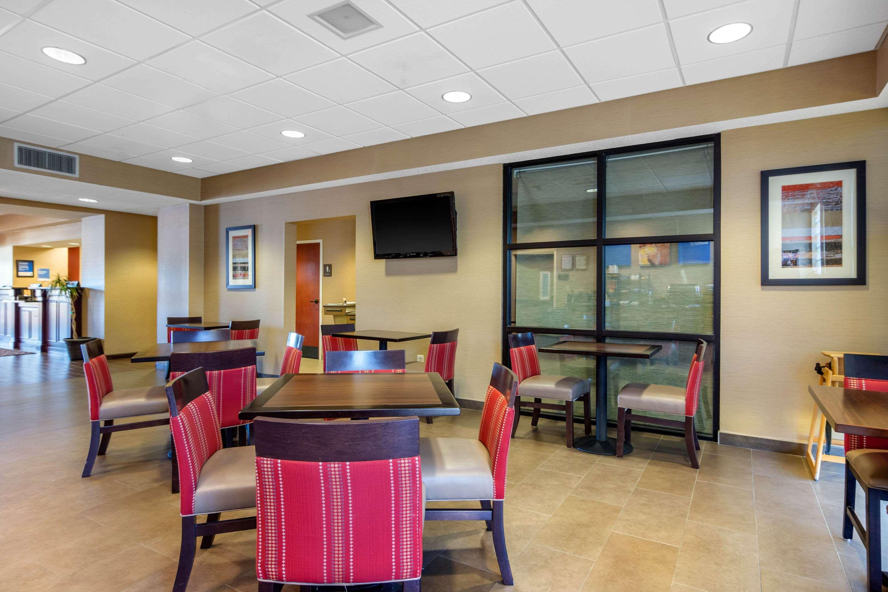 לה גראנג' Comfort Inn & Suites מראה חיצוני תמונה